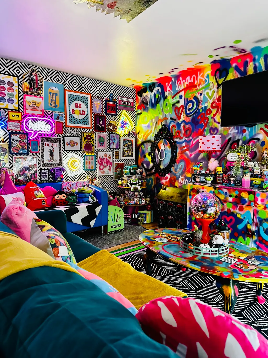 színes otthon, 2023.12.30.,  Pink Punk House Barbie House Barbie Movie Beetlejuice movie Colourful House House DIY maximalism maximalist maximalist decor maximalist style UK property ODDSHOT 