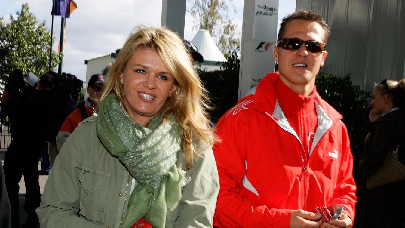 Formula 1 Australian Grand prix Motor_Racing SPO Sports female ferrari formula_1 formula_one male Horizontal COUPLE F1 SMILING 