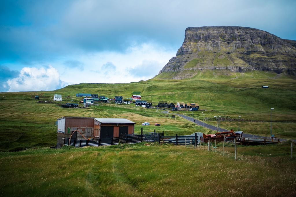 Mesés helyen fekszik ez az eldugott Feröer szigetek-i falu, Gásadalur, galéria, 2024 