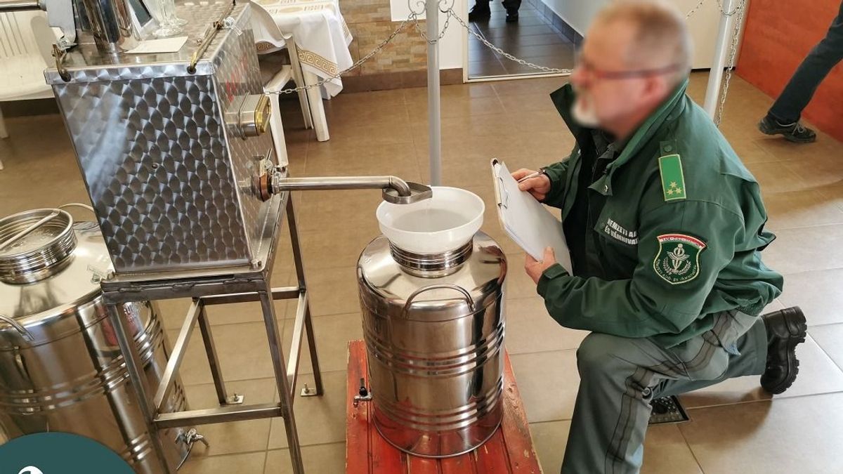 Huszonkét szeszfőzdéből tizennyolcban találtak szabálytalanságot a NAV munkatársai