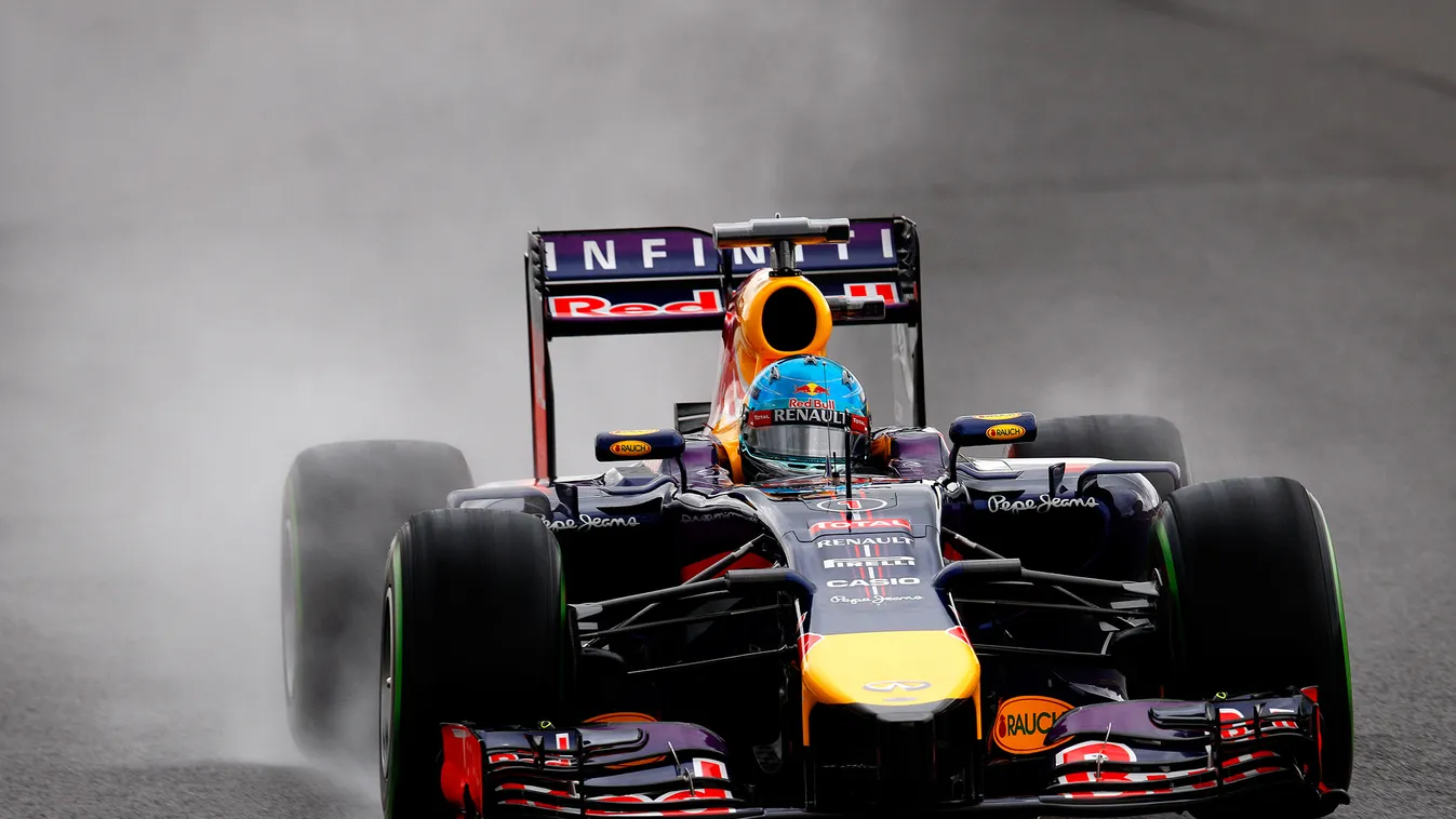 Forma-1, Sebastian Vettel, Red Bull, Brit Nagydíj, eső 