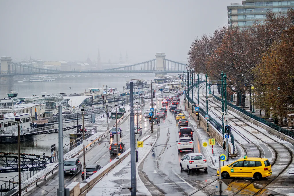 hó, hóesés, havazás, tél, december, időjárás, Budapest, dugó, 2023.12.07. 