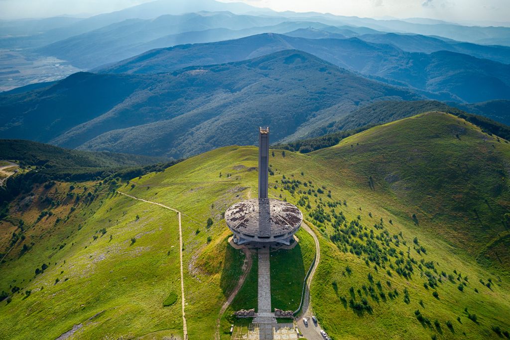 Bulgária felszabadulása előtt tiszteleg ez a pusztulásnak ítélt hatalmas emlékmű, Buzludzsa, Buzludzsa-emlékmű, galéria, 2024 