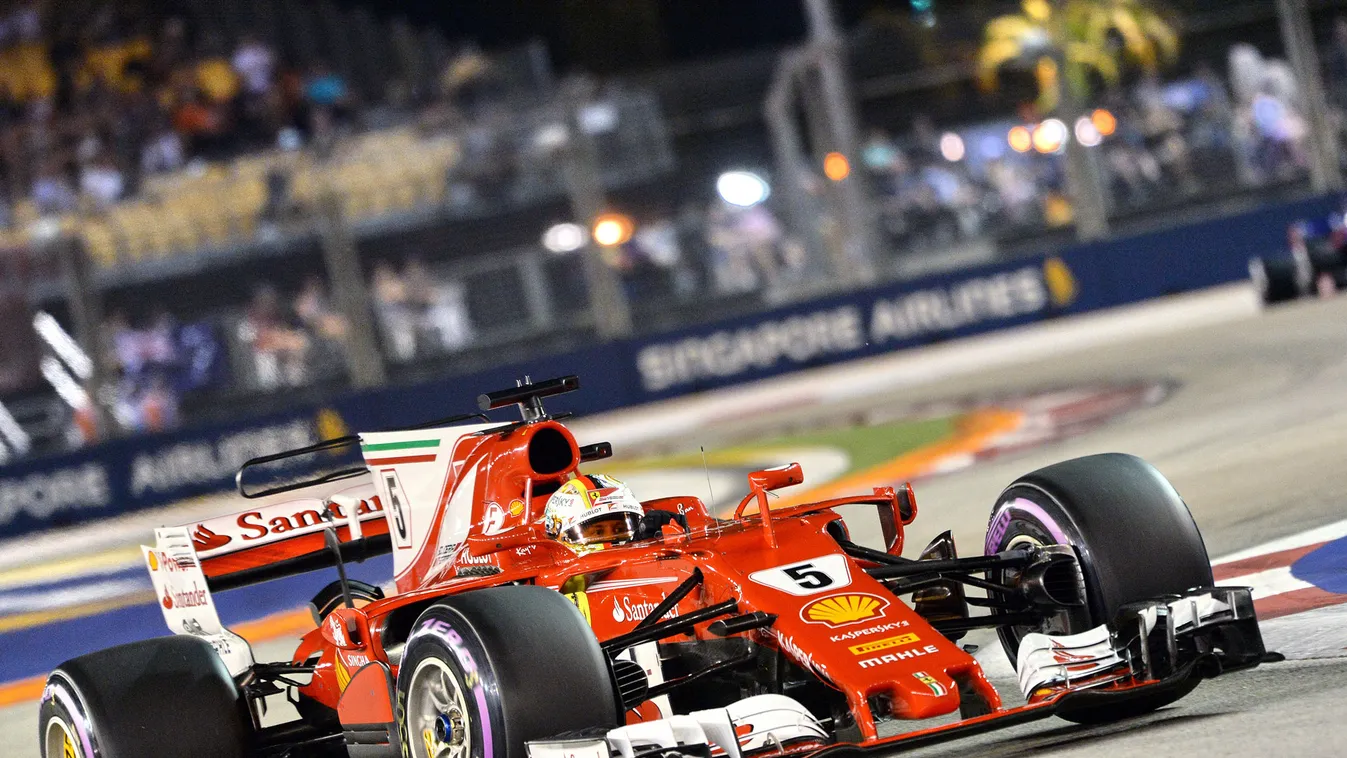 auto-prix Horizontal Ferrari's German driver Sebastian Vettel drives during the qualifying session of the Formula One Singapore Grand Prix in Singapore on September 16, 2017.  / AFP PHOTO / Roslan RAHMAN 