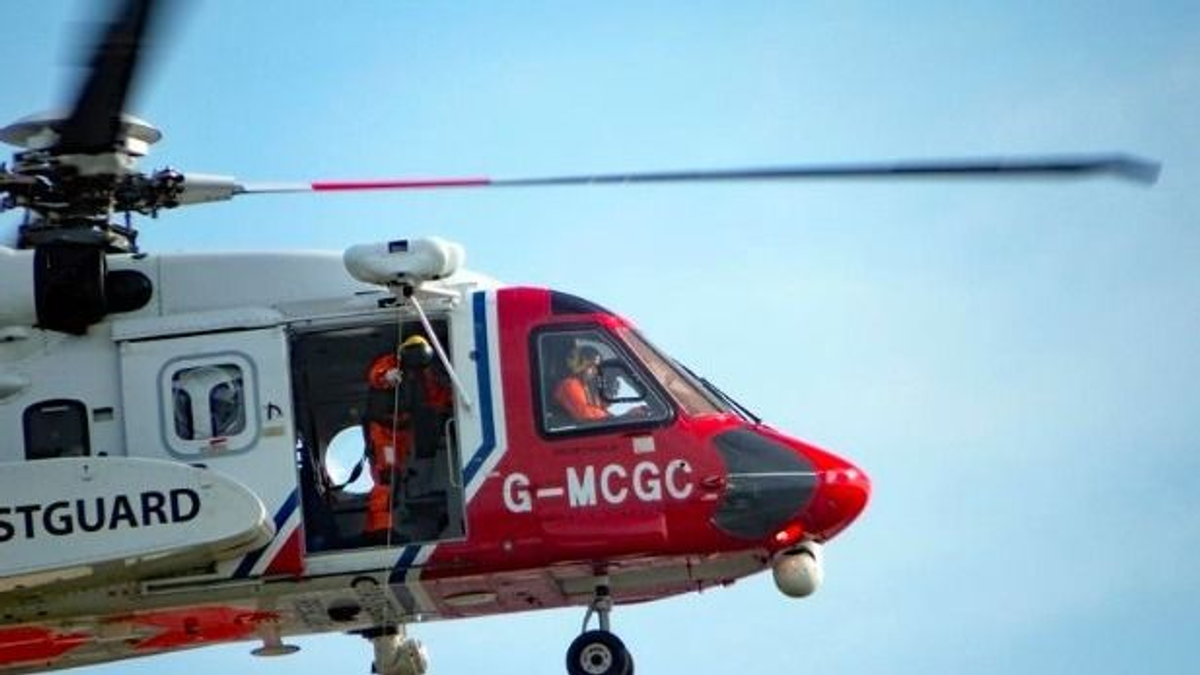A tengerbe zuhant egy helikopter Norvégia partjainál, egy ember meghalt