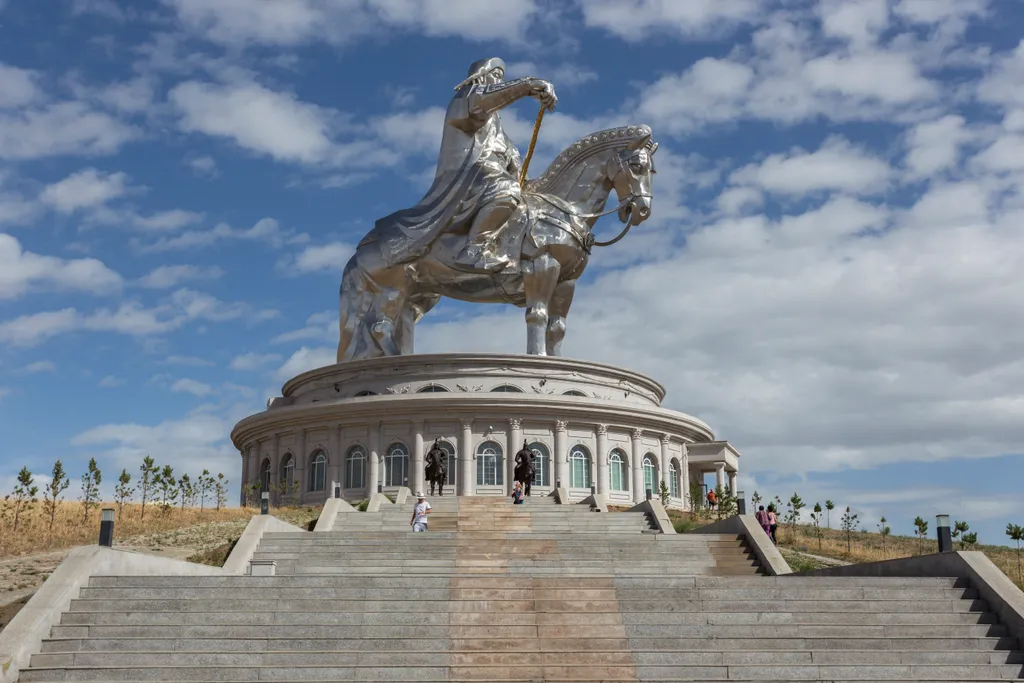 Dzsingisz kán szobor, lovasszobor,  Mongol Birodalom, mongol, Mongólia, Dzsingiszkán, Dzsingisz kán