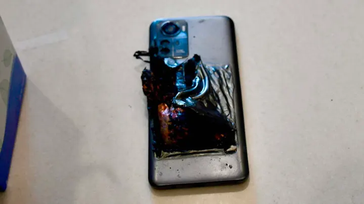 Felrobbant egy mobiltelefon egy washingtoni iskolában, egy ember megsérült