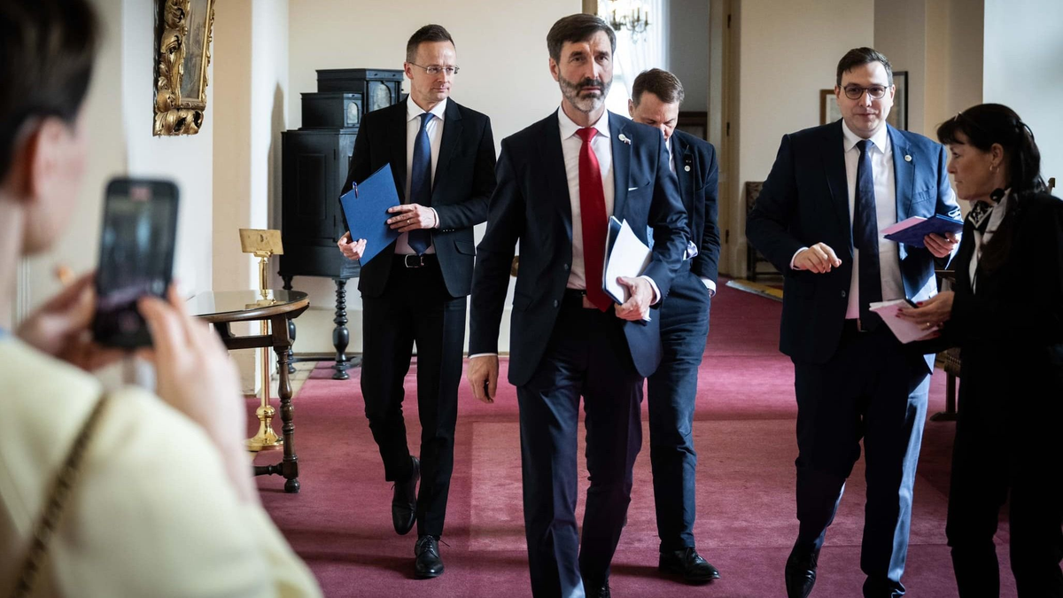 Szijjártó Péter: A visegrádi országoknak érdekükben és szándékukban áll az együttműködés fenntartása