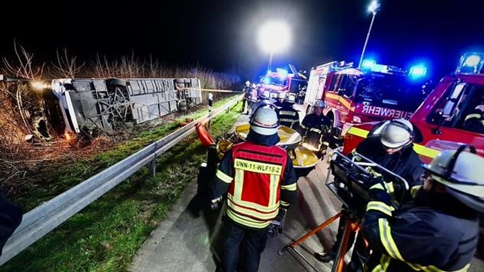 Buszbaleset történt Németországban, rengetegen megsérültek