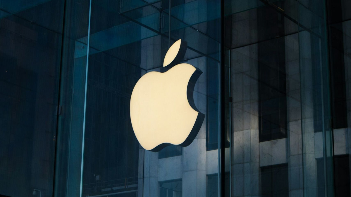Beperelték az Apple-t, Tim Cooknak is a bíróság elé kell állnia