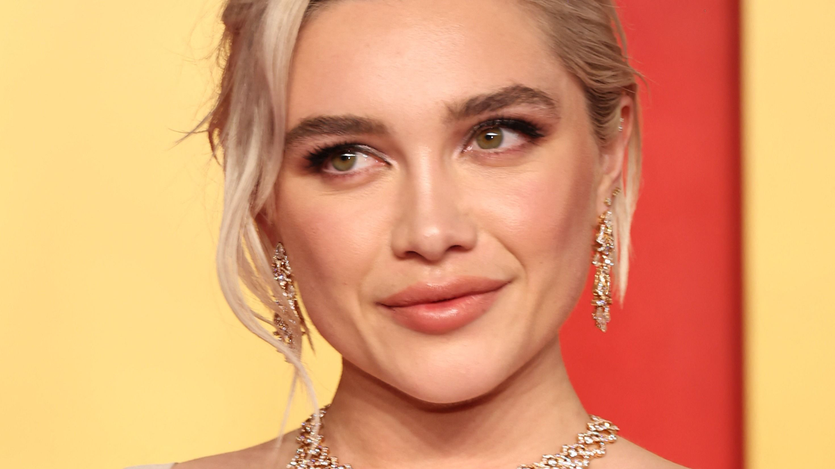 Florence Pugh a melleit mutogatta az Oscar-gálán - fotó