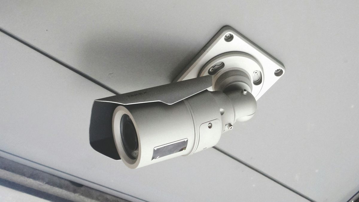 biztonsági kamera security camera megfigyelés kukkolás