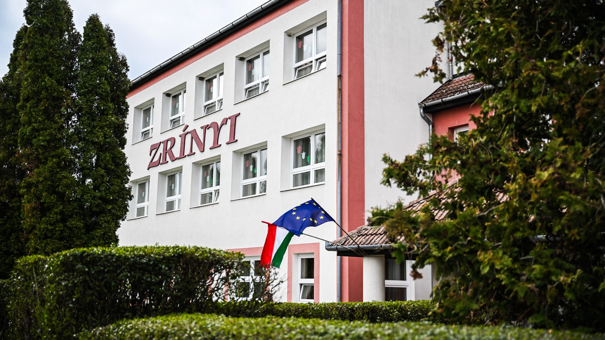 Megszólalt annak az encsi fiúnak a nevelőapja, aki az iskolában megerőszakolt egy lányt