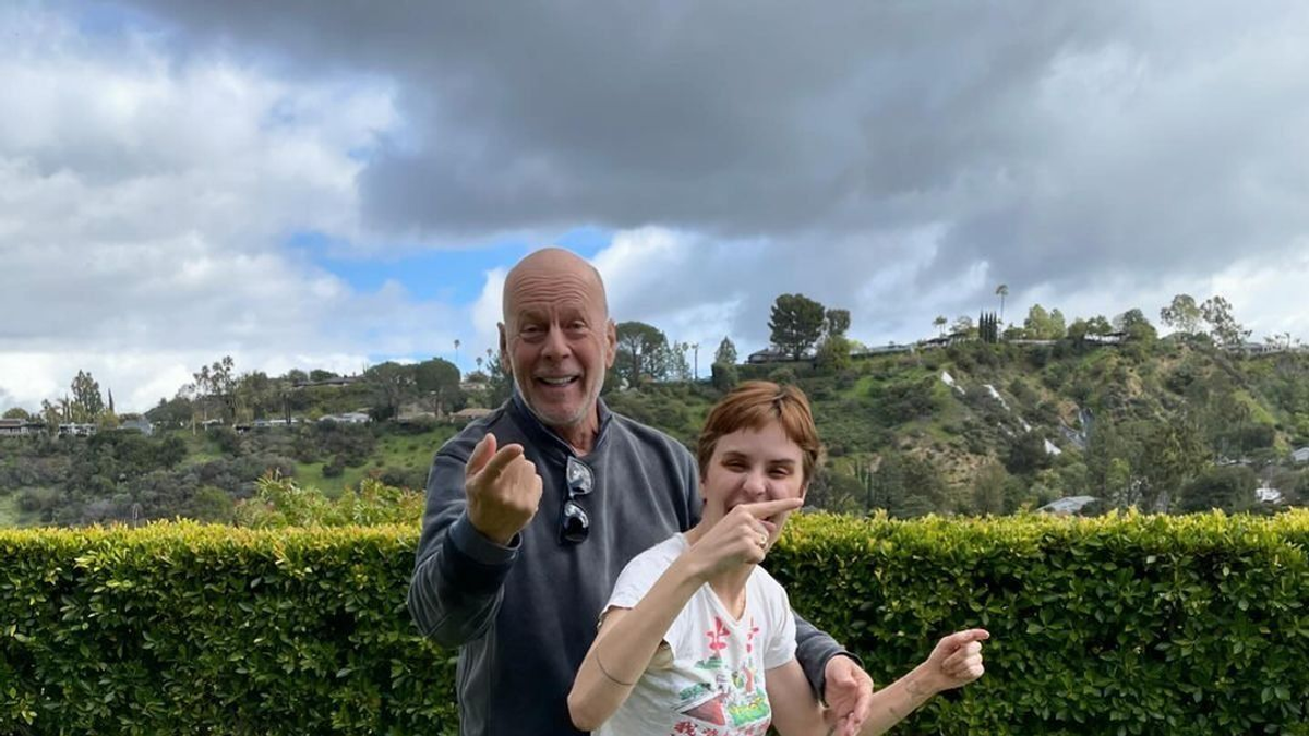 69 éves Bruce Willis, így néz ki most - fotók