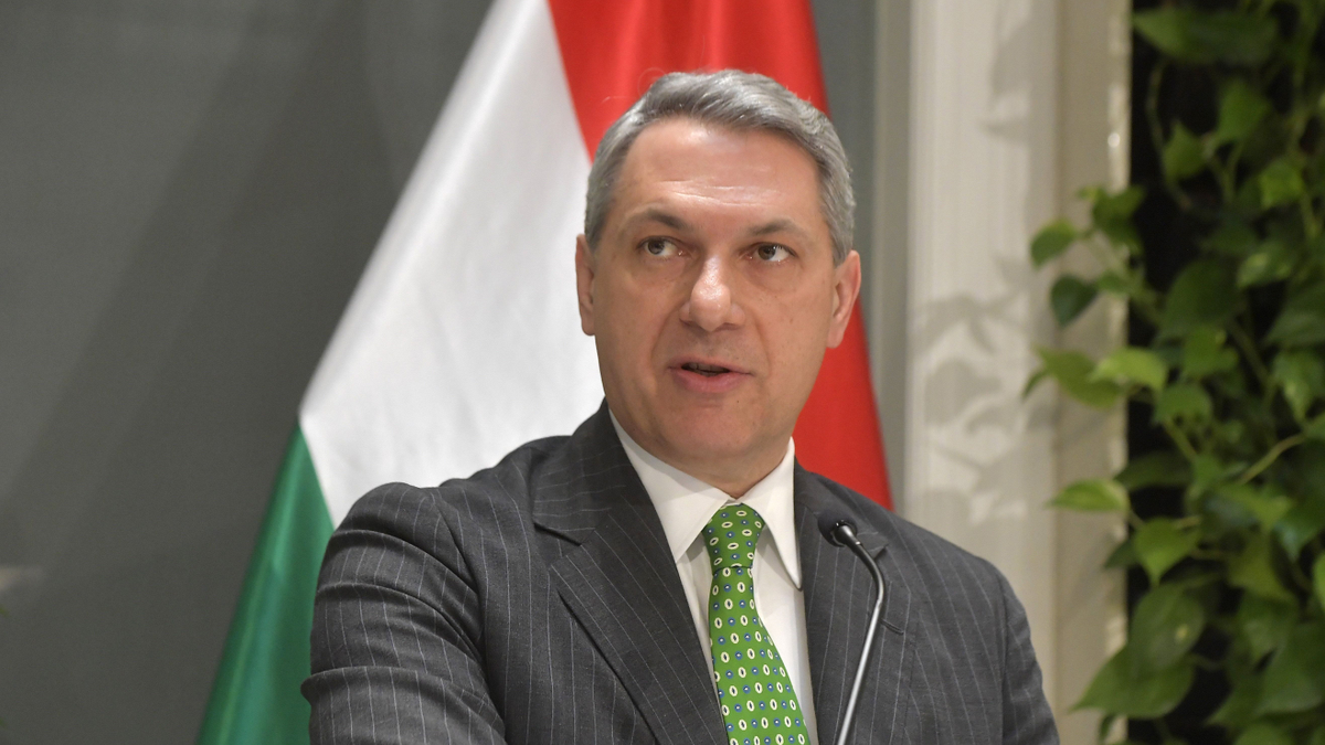 Lázár János rendelettel irtja ki a nyerészkedést az építőiparból