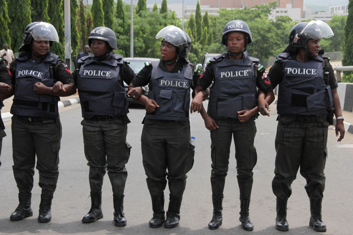Nigériai rendőrnők egy demonstrációnál