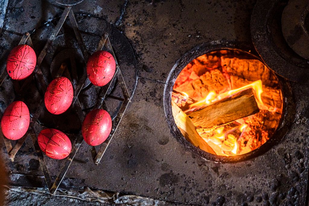 Tojásírás: így készül a különleges díszítés az erdélyi Gyimesben, tojás, húsvét