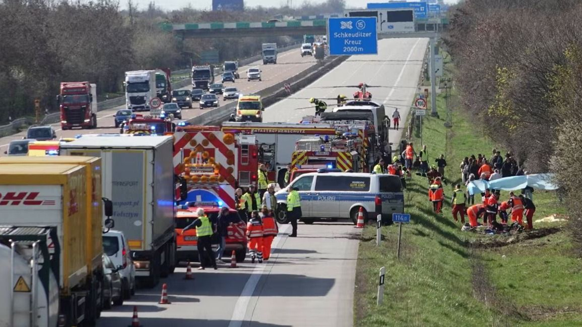 Öten meghaltak Németországban egy buszbalesetben