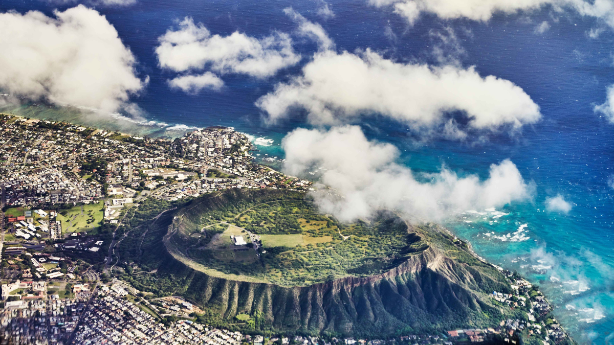 A Diamond Head egy vulkáni tufa kúp a hawaii Oʻahu szigetén
