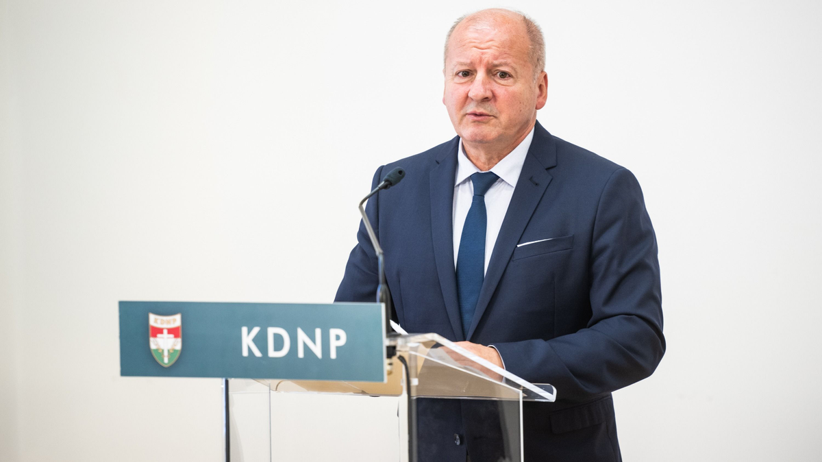 Simicskó István: Ismét ki kell állnunk a függetlenségünkért és a békéért