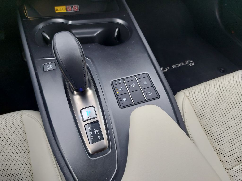 Lexus UX 300 e teszt