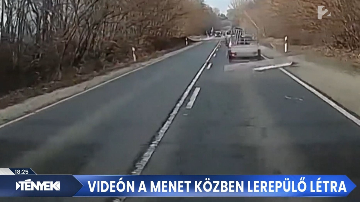 Kis híján brutális balesetet okozott egy rosszul rögzített létra a 35-ös főúton