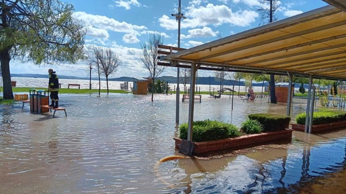 Üzleteket árasztott el a víz Balatonfüreden