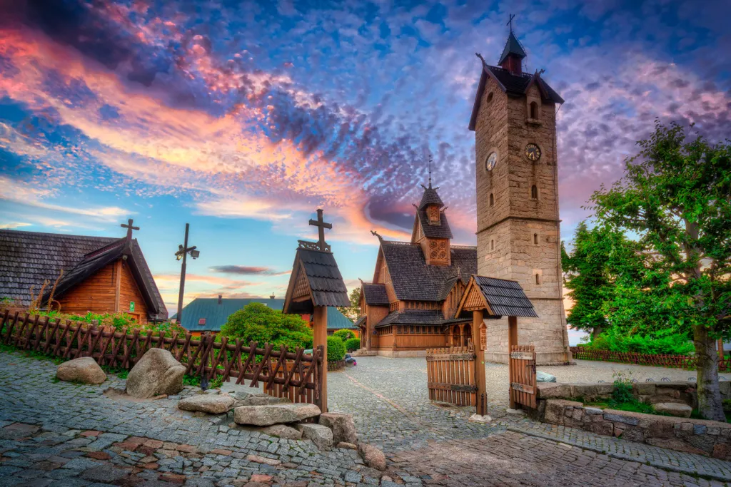 Beautiful,Vang,Stave,Church,In,Karpacz,At,Sunset,,Poland