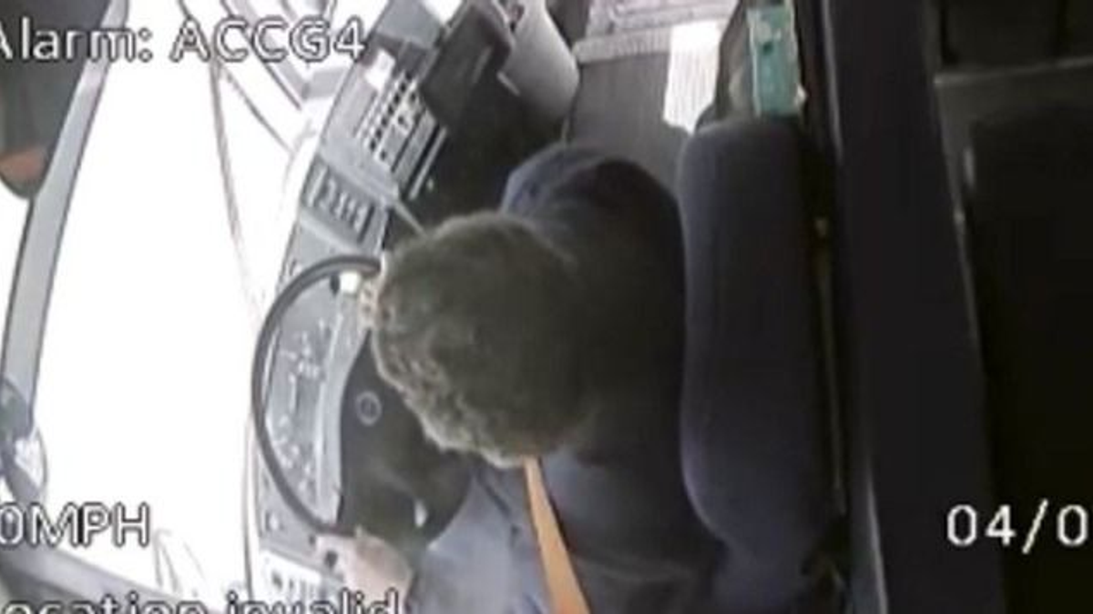 Buszsofőr gyújtott fel egy iskolabuszt, 42 gyerek utazott rajta