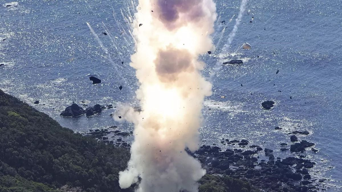 Hordozórakétájával együtt robbant fel a japán műhold