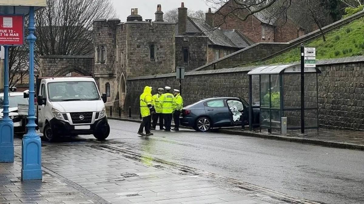 A windsori kastély falának ütközött egy kocsi, öten megsérültek