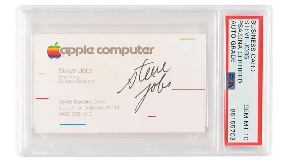 Elképesztő összegért adták el Steve Jobs aláírt névjegykártyáját