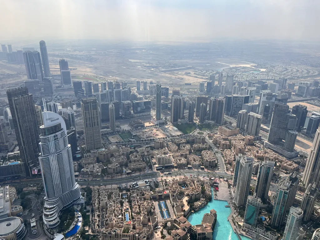 Kilátás a Burj Khalifa tetejéről 