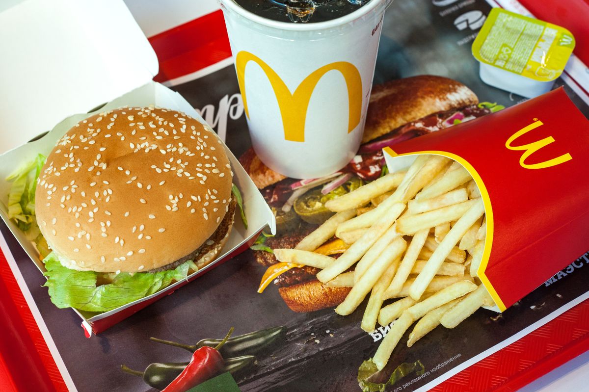 McDonald's hamburger, McDonaldshamburger, szendvics, gyorsétterem, illusztráció