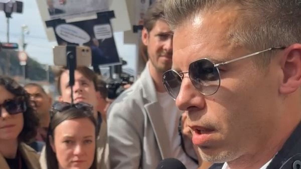 Miközben Magyar Péter a kormánnyal harcol, a családi alapítvány elfogadja a Miniszterelnökség támogatását