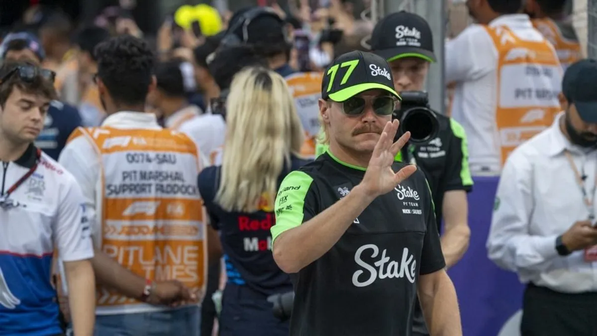 Furcsa üzenetet közvetít a csapatfőnököknek, véget érhet az F1-es sztárpilóta karrierje