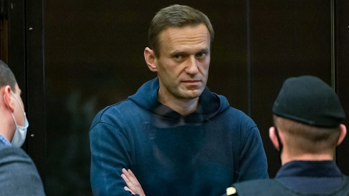Két nappal a temetés után továbbra is gyászolók róják le tiszteletüket Alekszej Navalnij sírjánál