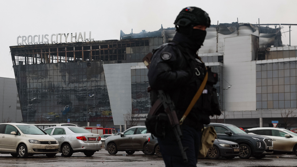 Moszkvai merénylet: videón az egyik terrorista kihallgatása, remeg a tömeggyilkos