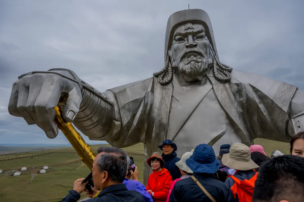 Dzsingisz kán szobor, lovasszobor,  Mongol Birodalom, mongol, Mongólia, Dzsingiszkán, Dzsingisz kán