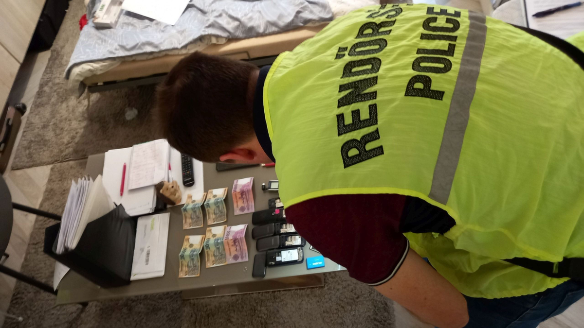 Újabb ismert orvosokra csaptak le a rendőrök a cipős ügyben