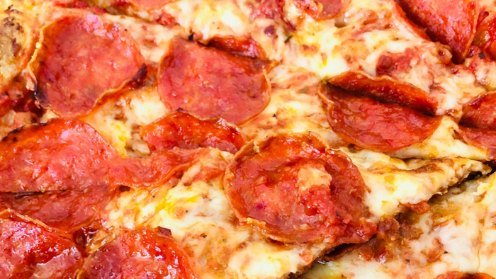 Váratlan bejelentés: rengeteg éttermét bezárja a népszerű pizzázó