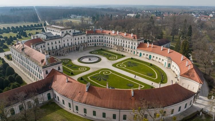 Így nyeri vissza régi pompáját a magyar Versailles - képek