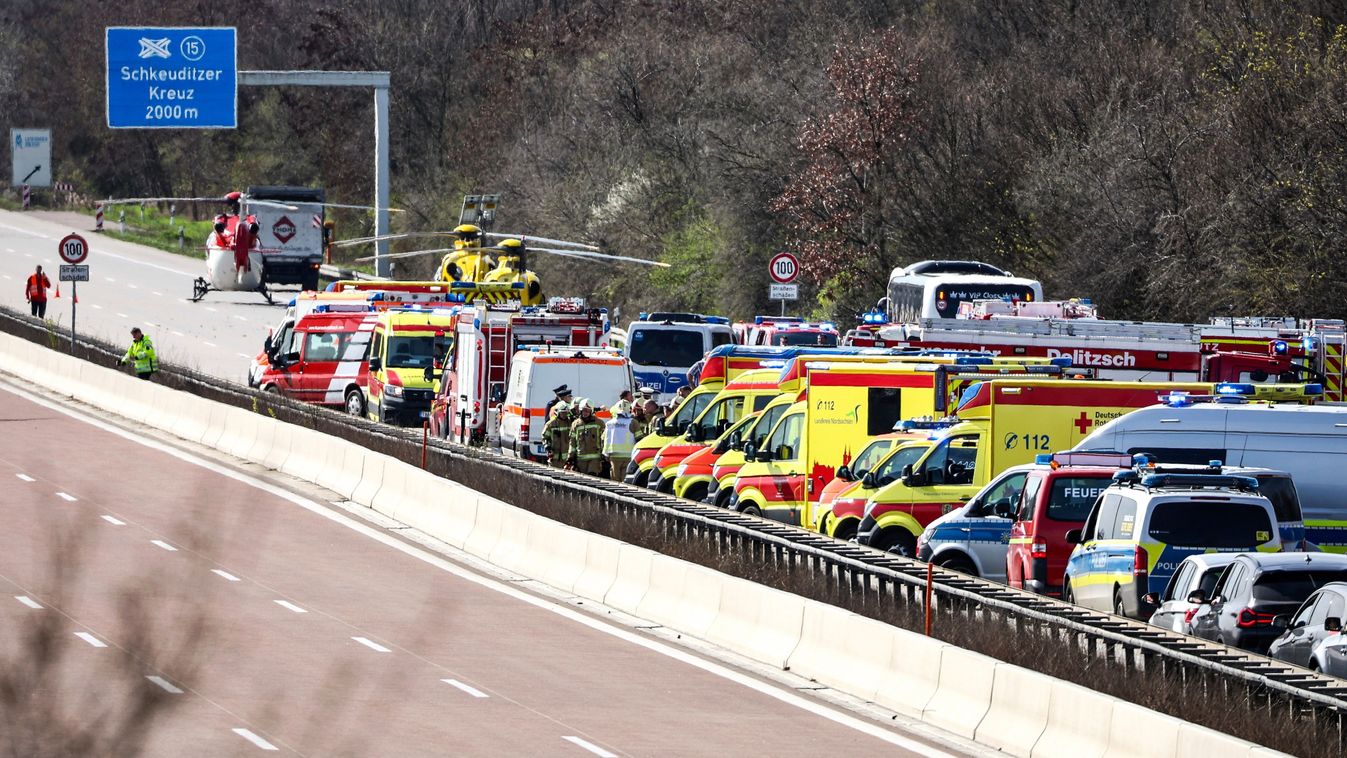 Öten meghaltak Németországban egy buszbalesetben