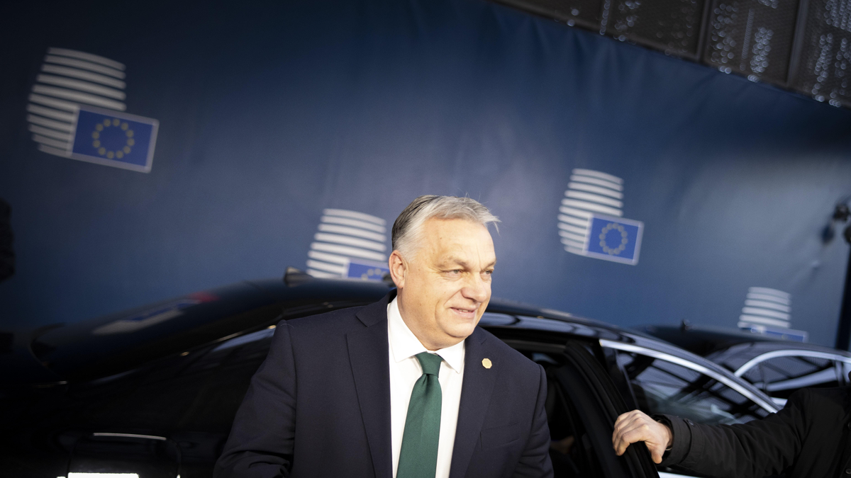 Gyakorlatilag tehetetlenek Orbán Viktorral szemben – ismerte el Wesley Clark egykori NATO-főparancsnok
