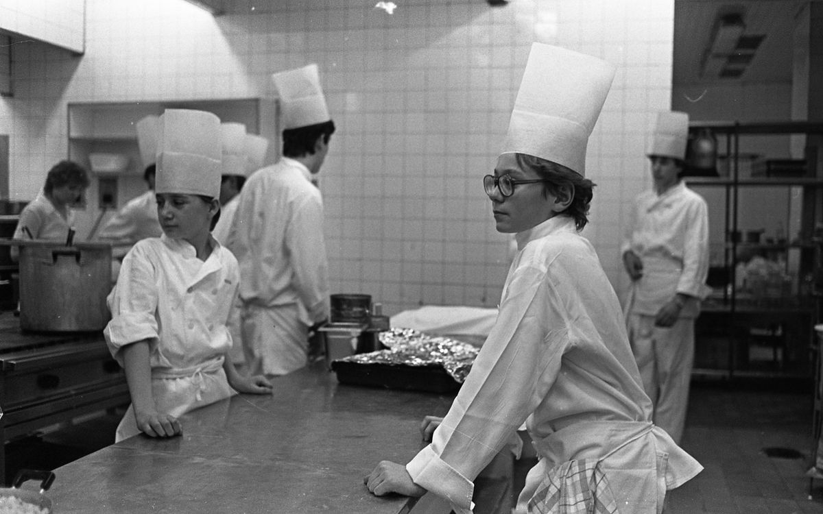 Gundel János, GundelJános, 180 éve született Vendéglátóipari szakmunkás tanulók a Gundel étteremben (1985-ben készült felvétel)