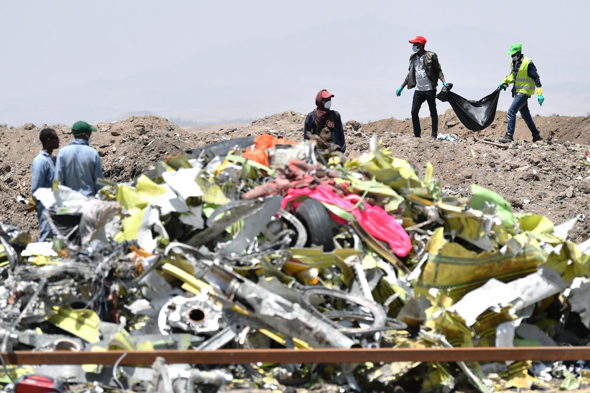 Az Ethiopian Airlines lezuhant gépének roncsai
