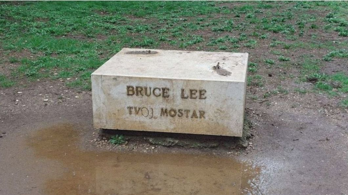 Ellopták Bruce Lee bronzszobrát egy boszniai  parkból