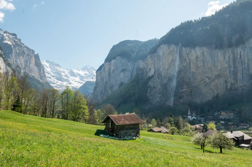 View,Of,Staubbachfall,In,Lauterbrunnen,On,A,Beautiful,Sunny,Spring