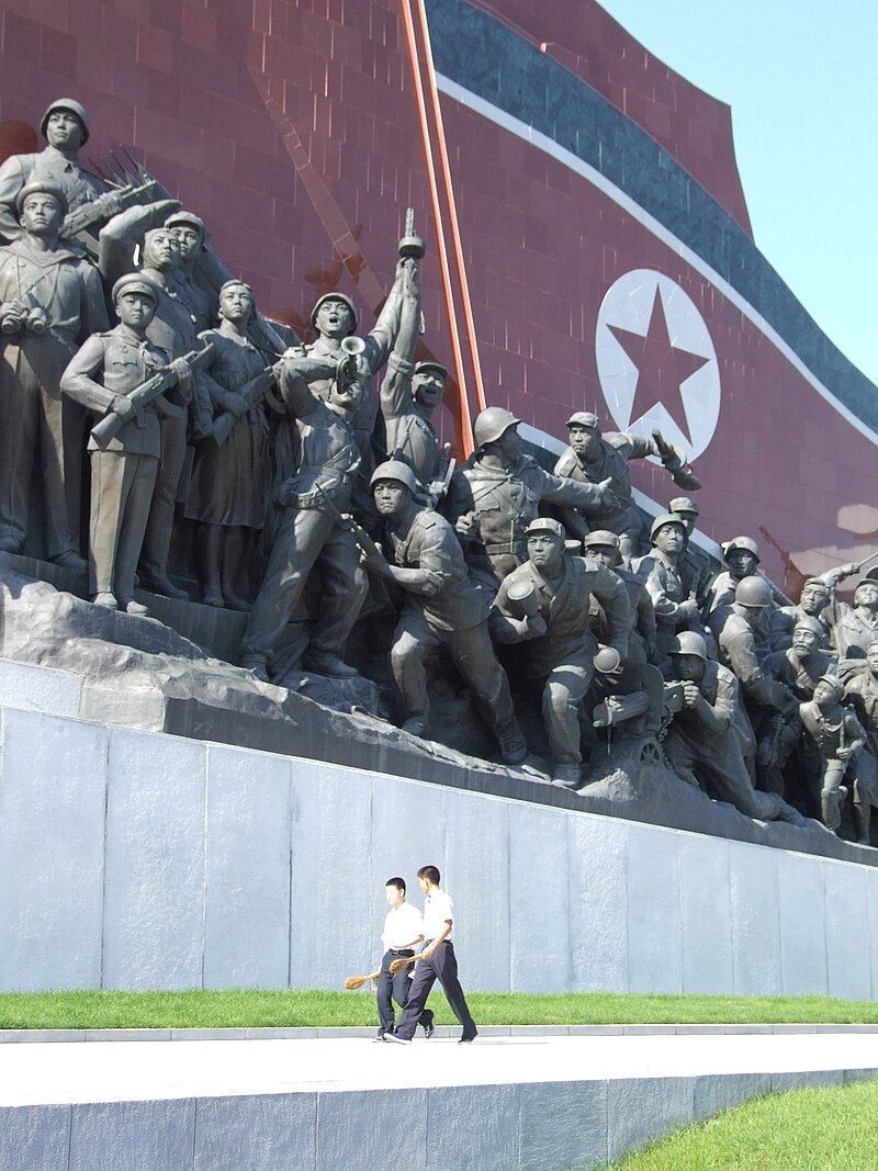 A katonák emlékműve a Mansudae Grand Monument-nél