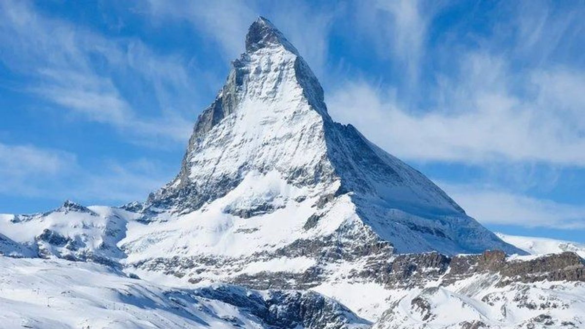 Még mindig keresnek egy embert a svájci Alpokban, öt társa holttestét már megtalálták